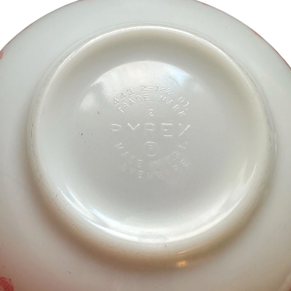 Vintage PYREX 443 Pink On White Gooseberry Cinderella Mixing Bowl 2 1/2 QT - Picture 3 of 4